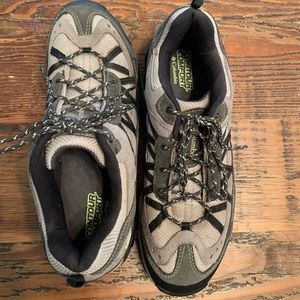 Women’s size 11 Columbia hiking shoes